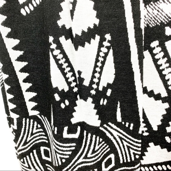 Lori Michael’s Form Fitting Black & White Dress - Picture 10 of 10